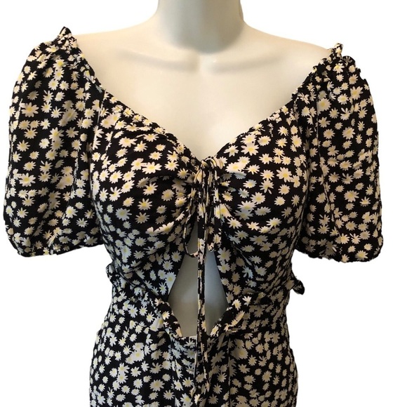 Kittenish Daisy Print Jumpsuit Sz. L Cinched Cut Out Top Off Shoulder High Waist - Picture 4 of 6